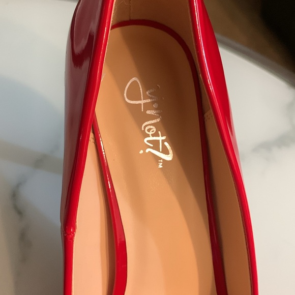 Women’s Y-not? Red scheme pumps. - Picture 7 of 13